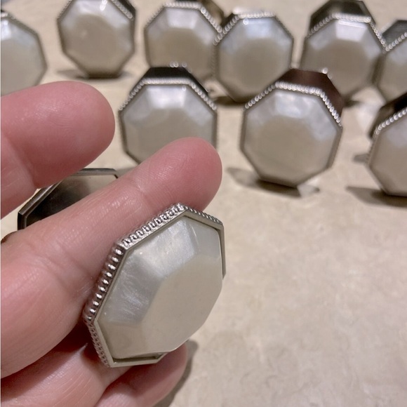 Liberty 1-1/2" Satin Nickel- Faux Capiz Insert Cabinet Knobs (12) P33755C-CPZ-C - Picture 6 of 9